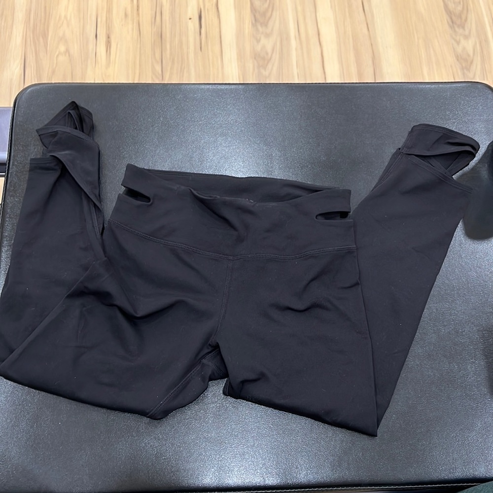 Manduka size Small capri leggings with twist cutout